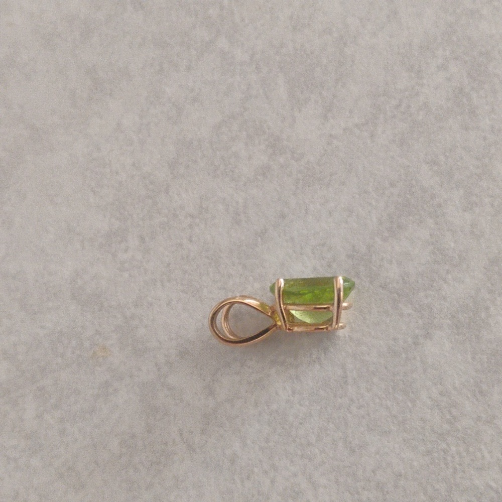 14 K Gold Peridot Pendant - Picture 6 of 9